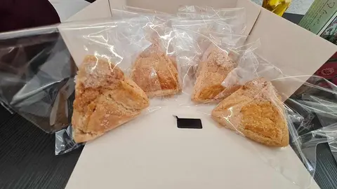 La pastelera María del Pilar Madrigal convierte su pasión en un emprendimiento local con sello propio y crea el primer producto típico de la Montaña Central Leonesa en Pola de Gordón: unas pastas artesanas con esencia de almendra y tradición.