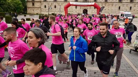León acoge la quinta edición de la carrera solidaria con motivo del Día Mundial de la Enfermedad de Parkinson. Fotos: Campillo