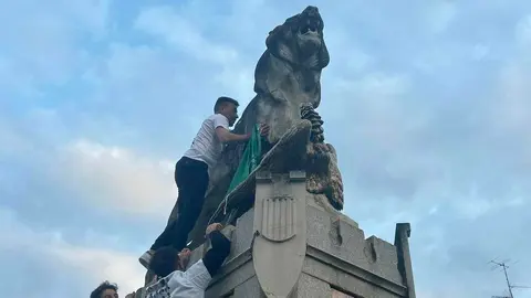 Una década después, el conjunto maragato regresa a la categoría superior con una fiesta histórica que culminó en la emblemática fuente del León y el Águila