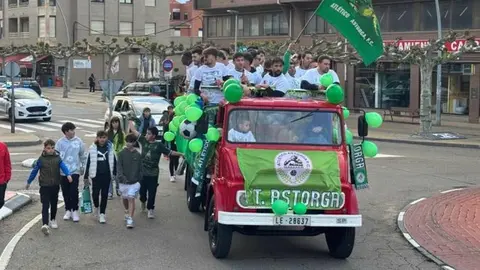 Una década después, el conjunto maragato regresa a la categoría superior con una fiesta histórica que culminó en la emblemática fuente del León y el Águila