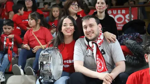 La Cultural se agarra a la eliminatoria tras una tarde gris ante Palma. El conjunto leonés, lejos de su mejor versión, cae en casa pero logra reducir la diferencia a seis puntos tras ir 18 abajo. Spencer y el triple rival, claves para los baleares. Fotos: Isaac Llamazares