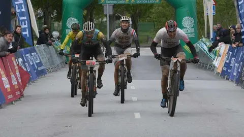 Astorga corona a los campeones de la Vuelta a León BTT 2025 en una vibrante etapa final. La última jornada, rápida y técnica, pone el broche de oro a una edición épica marcada por el espectáculo deportivo y la pasión por la bicicleta de montaña en tierras leonesas.