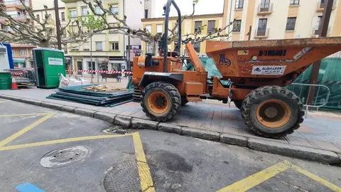 Avanzan las obras de peatonalización en la calle Fuero de la capital que ampliará la presencia peatonal en el centro de la ciudad y suprimirá 40 plazas de estacionamiento regulado por la ORA.