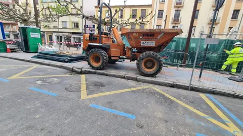 Avanzan las obras de peatonalización en la calle Fuero de la capital que ampliará la presencia peatonal en el centro de la ciudad y suprimirá 40 plazas de estacionamiento regulado por la ORA.