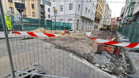 Avanzan las obras de peatonalización en la calle Fuero de la capital que ampliará la presencia peatonal en el centro de la ciudad y suprimirá 40 plazas de estacionamiento regulado por la ORA.
