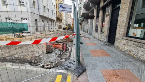 Avanzan las obras de peatonalización en la calle Fuero de la capital que ampliará la presencia peatonal en el centro de la ciudad y suprimirá 40 plazas de estacionamiento regulado por la ORA.