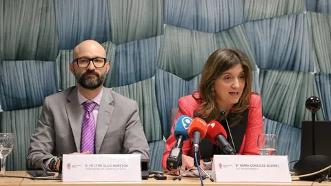 La rectora de la ULE Nuria González, y el subdelegado de Gobierno, Héctor Alaiz Moretón han presentado esta mañana la iniciativa.