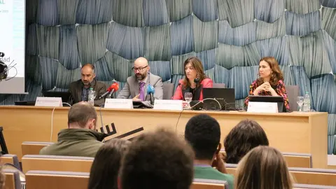 La rectora de la ULE Nuria González, y el subdelegado de Gobierno, Héctor Alaiz Moretón han presentado esta mañana la iniciativa.