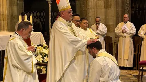 José Ramón Gago, nuevo sacerdote leonés: “El sí de hoy es para todos los días”. El joven de Cistierna fue ordenado en la Catedral de León el Día del Buen Pastor y celebrará su primera misa en su localidad natal el próximo 24 de mayo. Fotos: Obispado de León