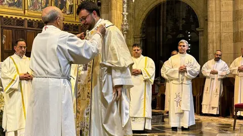 José Ramón Gago, nuevo sacerdote leonés: “El sí de hoy es para todos los días”. El joven de Cistierna fue ordenado en la Catedral de León el Día del Buen Pastor y celebrará su primera misa en su localidad natal el próximo 24 de mayo. Fotos: Obispado de León