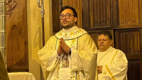 José Ramón Gago, nuevo sacerdote leonés: “El sí de hoy es para todos los días”. El joven de Cistierna fue ordenado en la Catedral de León el Día del Buen Pastor y celebrará su primera misa en su localidad natal el próximo 24 de mayo. Fotos: Obispado de León