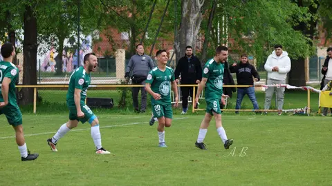 El equipo de Mansilla de las Mulas apura la última jornada para conseguir la anhelada permanencia en Tercera División. Foto: Alba Blanco