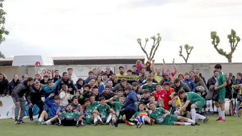 El equipo de Mansilla de las Mulas apura la última jornada para conseguir la anhelada permanencia en Tercera División. Foto: Alba Blanco