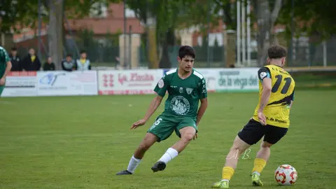 El equipo de Mansilla de las Mulas apura la última jornada para conseguir la anhelada permanencia en Tercera División. Foto: Alba Blanco