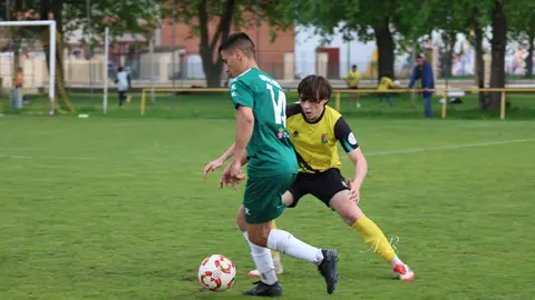 El equipo de Mansilla de las Mulas apura la última jornada para conseguir la anhelada permanencia en Tercera División. Foto: Alba Blanco