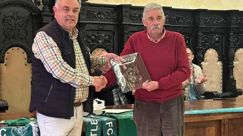 El club maragato culmina una temporada histórica y la afición se vuelca con el equipo, que vive el reconocimiento del Ayuntamiento de Astorga.