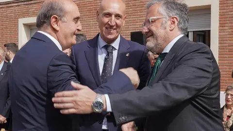 El general de Brigada José Antonio Fernández de Luz de las Heras y el delegado del Gobierno, Nicanor Sen Vélez, presiden el acto conmemorativo del 181 aniversario de la fundación de la Guardia Civil al que también asisten el presidente de las Cortes de Castilla y León, Carlos Pollán, el consejero de la Presidencia, Luis Miguel González Gago, y el alcalde de León, José Antonio Diez. Fotos: Campillo