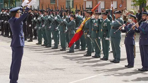 El general de Brigada José Antonio Fernández de Luz de las Heras y el delegado del Gobierno, Nicanor Sen Vélez, presiden el acto conmemorativo del 181 aniversario de la fundación de la Guardia Civil al que también asisten el presidente de las Cortes de Castilla y León, Carlos Pollán, el consejero de la Presidencia, Luis Miguel González Gago, y el alcalde de León, José Antonio Diez. Fotos: Campillo