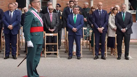 El general de Brigada José Antonio Fernández de Luz de las Heras y el delegado del Gobierno, Nicanor Sen Vélez, presiden el acto conmemorativo del 181 aniversario de la fundación de la Guardia Civil al que también asisten el presidente de las Cortes de Castilla y León, Carlos Pollán, el consejero de la Presidencia, Luis Miguel González Gago, y el alcalde de León, José Antonio Diez. Fotos: Campillo