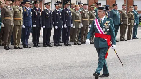 El general de Brigada José Antonio Fernández de Luz de las Heras y el delegado del Gobierno, Nicanor Sen Vélez, presiden el acto conmemorativo del 181 aniversario de la fundación de la Guardia Civil al que también asisten el presidente de las Cortes de Castilla y León, Carlos Pollán, el consejero de la Presidencia, Luis Miguel González Gago, y el alcalde de León, José Antonio Diez. Fotos: Campillo
