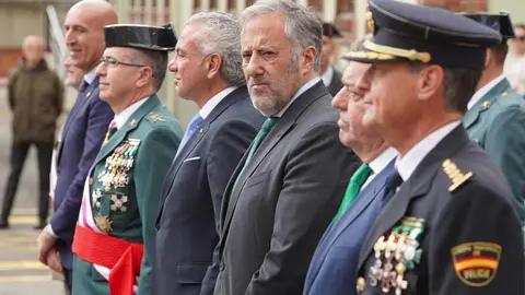 El general de Brigada José Antonio Fernández de Luz de las Heras y el delegado del Gobierno, Nicanor Sen Vélez, presiden el acto conmemorativo del 181 aniversario de la fundación de la Guardia Civil al que también asisten el presidente de las Cortes de Castilla y León, Carlos Pollán, el consejero de la Presidencia, Luis Miguel González Gago, y el alcalde de León, José Antonio Diez. Fotos: Campillo