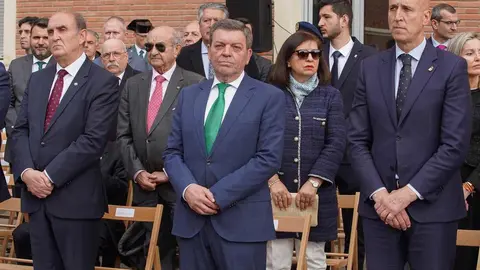 El general de Brigada José Antonio Fernández de Luz de las Heras y el delegado del Gobierno, Nicanor Sen Vélez, presiden el acto conmemorativo del 181 aniversario de la fundación de la Guardia Civil al que también asisten el presidente de las Cortes de Castilla y León, Carlos Pollán, el consejero de la Presidencia, Luis Miguel González Gago, y el alcalde de León, José Antonio Diez. Fotos: Campillo