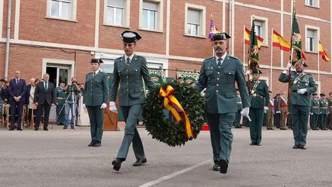El general de Brigada José Antonio Fernández de Luz de las Heras y el delegado del Gobierno, Nicanor Sen Vélez, presiden el acto conmemorativo del 181 aniversario de la fundación de la Guardia Civil al que también asisten el presidente de las Cortes de Castilla y León, Carlos Pollán, el consejero de la Presidencia, Luis Miguel González Gago, y el alcalde de León, José Antonio Diez. Fotos: Campillo