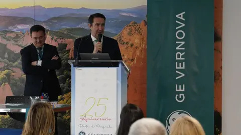 El consejero de Medio Ambiente, Vivienda y Ordenación del Territorio de la Junta de Castilla y León, Juan Carlos Suárez-Quiñones, durante el acto del 25 aniversario de la empresa GE Vernova de Ponferrada. Foto: César Sánchez.