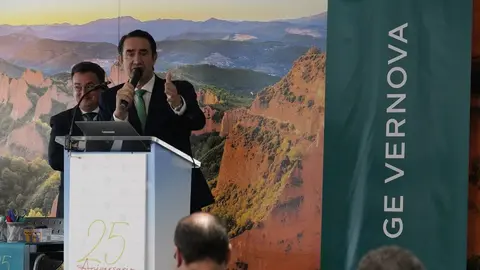 El consejero de Medio Ambiente, Vivienda y Ordenación del Territorio de la Junta de Castilla y León, Juan Carlos Suárez-Quiñones, durante el acto del 25 aniversario de la empresa GE Vernova de Ponferrada. Foto: César Sánchez.