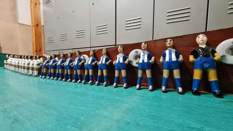 Eduardo Sánchez Compadre, doctor de la Universidad de León y licenciado en Antropología Física, recupera el viejo futbolín del Colegio Europa pero ahora con un aire provincial: la Cultural frente a la Ponferradina.