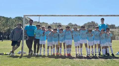 Los equipos infantil, alevín y benjamín logran el campeonato y el ascenso; además, el Aero Club acogerá este verano el campus oficial del Atlético de Madrid