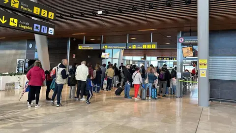 El primer vuelo chárter con fieles leoneses sale rumbo a la capital italiana
