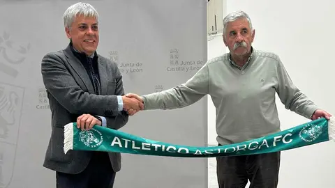 El club maragato celebra su ascenso a Segunda Federación con un recorrido institucional que le lleva a Diputación de León y Delegación de la Junta de Castilla y León. Fotos: Diputación de León | Carlos García