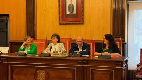 El pregón a cargo de los chefs de Cocinandos abre once días de literatura, gastronomía y cultura en el corazón de la ciudad. Fotos: Ayto León