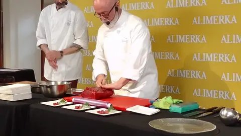 El chef Ricardo Sanz deleita a más de cien clientes en León con un exclusivo menú de fusión japonesa-mediterránea para homenajear el producto estrella de la temporada.