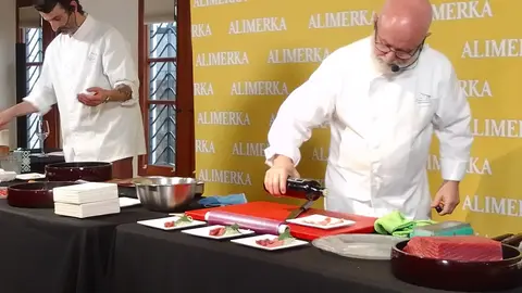 El chef Ricardo Sanz deleita a más de cien clientes en León con un exclusivo menú de fusión japonesa-mediterránea para homenajear el producto estrella de la temporada.
