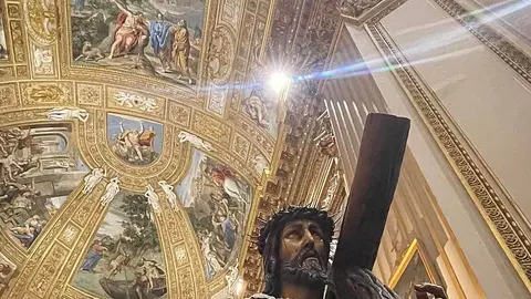 La Basílica de Sant'Andrea della Valle acoge desde última hora de este jueves a la imagen titular leonesa, que se verá ampliamente arropada en su estancia en la capital italiana.