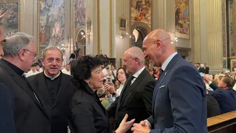 El alcalde de León asiste al besapié de la Cofradía del Dulce Nombre de Jesús Nazareno en Roma