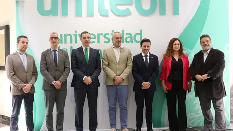Imagen de la visita de Sergio Boixo, director científico de computación cuántica de Google, a la Escuela de Ingenierías de la Universidad de León.