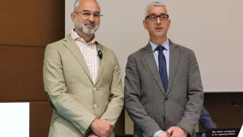 Imagen de la visita de Sergio Boixo, director científico de computación cuántica de Google, a la Escuela de Ingenierías de la Universidad de León.