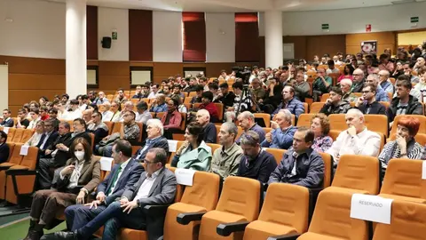 Imagen de la visita de Sergio Boixo, director científico de computación cuántica de Google, a la Escuela de Ingenierías de la Universidad de León.
