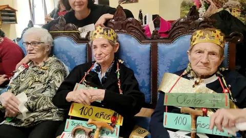 Las residentes Clara Fernández y Auxilia Llorente han alcanzado los 100 años, mientras que Donina Cabezas ha celebrado sus 101 primaveras.
