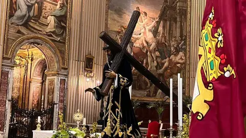 Con el obispo Luis Ángel de las Heras al frente, cerca de mil devotos leoneses protagonizan una emotiva peregrinación a la Puerta Santa de la Basílica de San Pedro, en el arranque del Jubileo en Roma.
