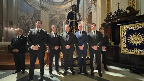 Con el obispo Luis Ángel de las Heras al frente, cerca de mil devotos leoneses protagonizan una emotiva peregrinación a la Puerta Santa de la Basílica de San Pedro, en el arranque del Jubileo en Roma.