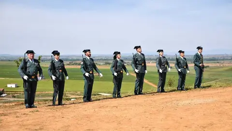 Villabraz instala en la localidad de Fáfilas una escultura en homenaje a la Guardia Civil con el título 