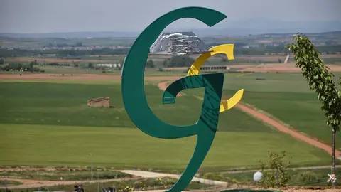 Villabraz instala en la localidad de Fáfilas una escultura en homenaje a la Guardia Civil con el título 