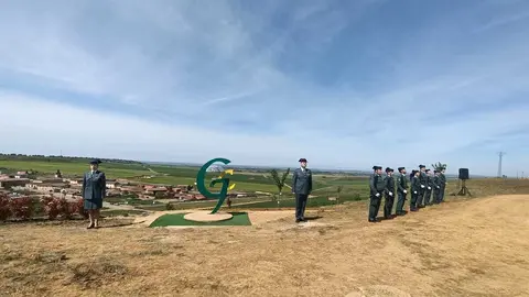 Villabraz instala en la localidad de Fáfilas una escultura en homenaje a la Guardia Civil con el título 