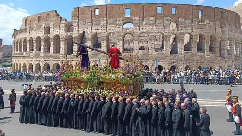 La Cofradía del Dulce Nombre de Jesús Nazareno protagoniza una jornada inolvidable en el Jubileo de las Cofradías ante miles de fieles llegados de todo el mundo