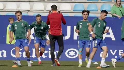 Calienta la Ponferradina sobre el terreno de juego...