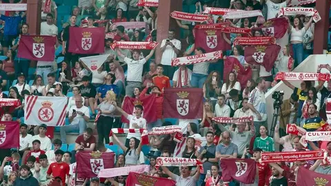 Más de 6.000 aficionados convirtieron el León Arena en un estadio improvisado, en una jornada de pasión, esperanza y desconsuelo que reafirmó la fuerza del sentimiento culturalista. Fotos: Campillo